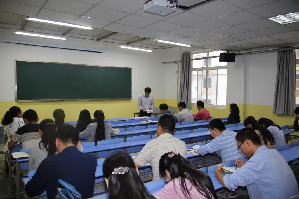 Beat365中文官方网站举行新进教师试讲活动